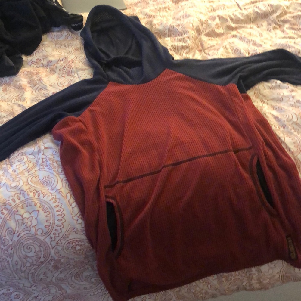 Red/Blue Men’s Melanzana Size Medium